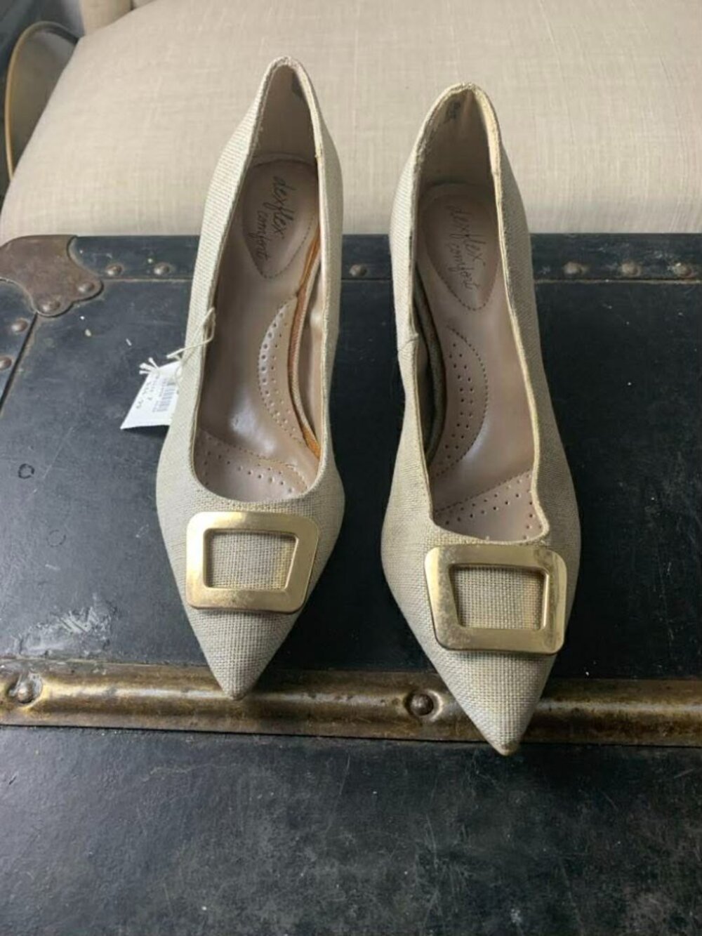NWOB Dexflex Comfort Beige Pumps with Gold Buckle size 7